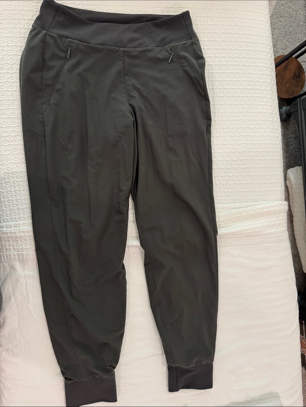 Athleta Women’s Dark Gray Athletic Insulated Joggers